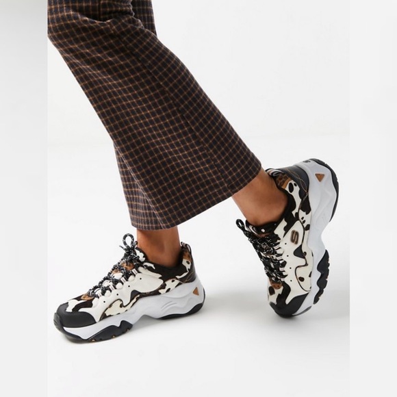urban outfitters skechers